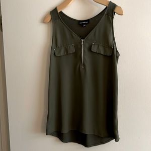 ✨2/15✨ EUC size Med Fortune and Ivy tank with zipper detail. Olive green.